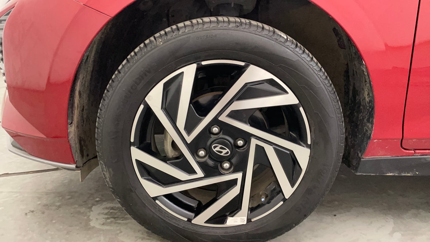 Used 2023 Hyundai New i20 Asta (O) 1.2 IVT Petrol Automatic tyres LEFT FRONT TYRE RIM VIEW