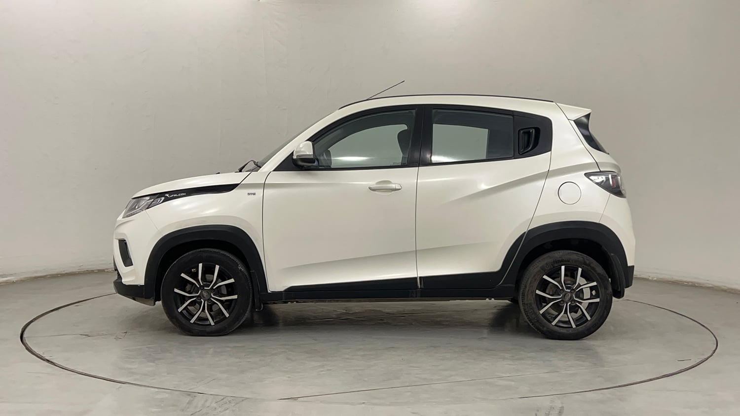 Used 2018 Mahindra KUV100 NXT K8 D 6 STR Diesel Manual exterior LEFT SIDE VIEW
