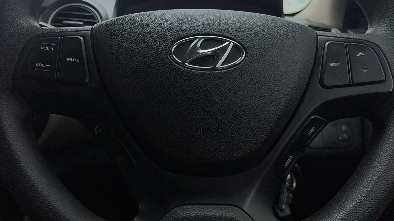 Used 2019 Hyundai Grand i10 Magna 1.2 Kappa VTVT Petrol Manual top_features Steering mounted controls