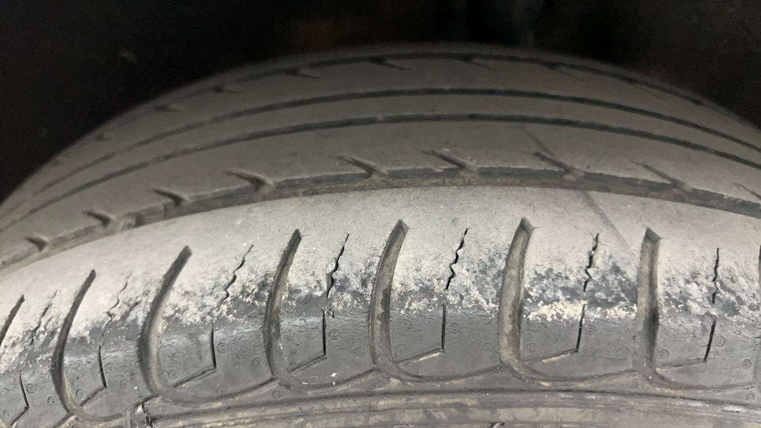 Used 2019 Ford EcoSport Titanium 1.5L Ti-VCT Petrol Manual tyres LEFT REAR TYRE TREAD VIEW