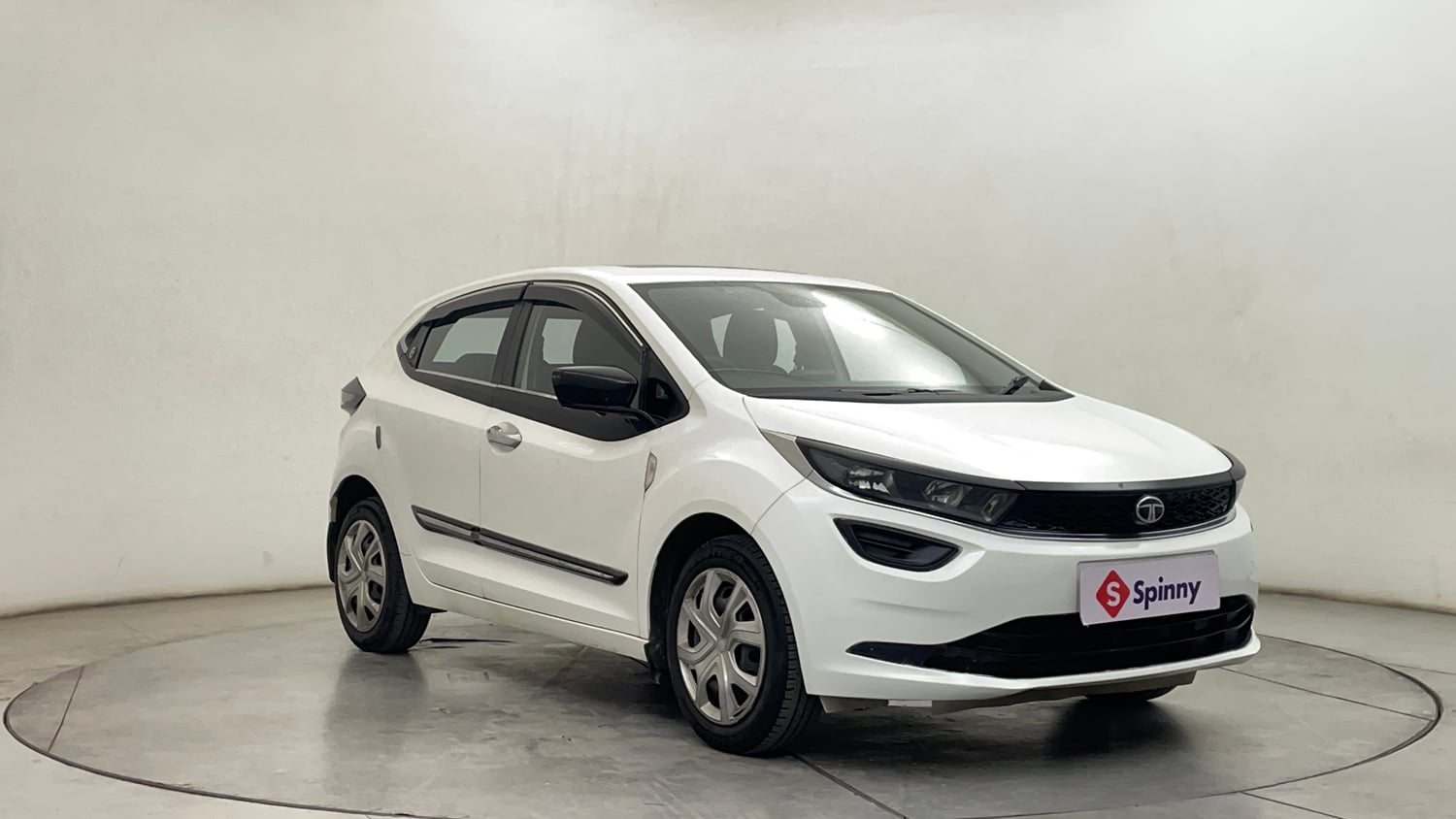 Used 2024 Tata Altroz XM Plus (S) Petrol Manual exterior RIGHT FRONT CORNER VIEW