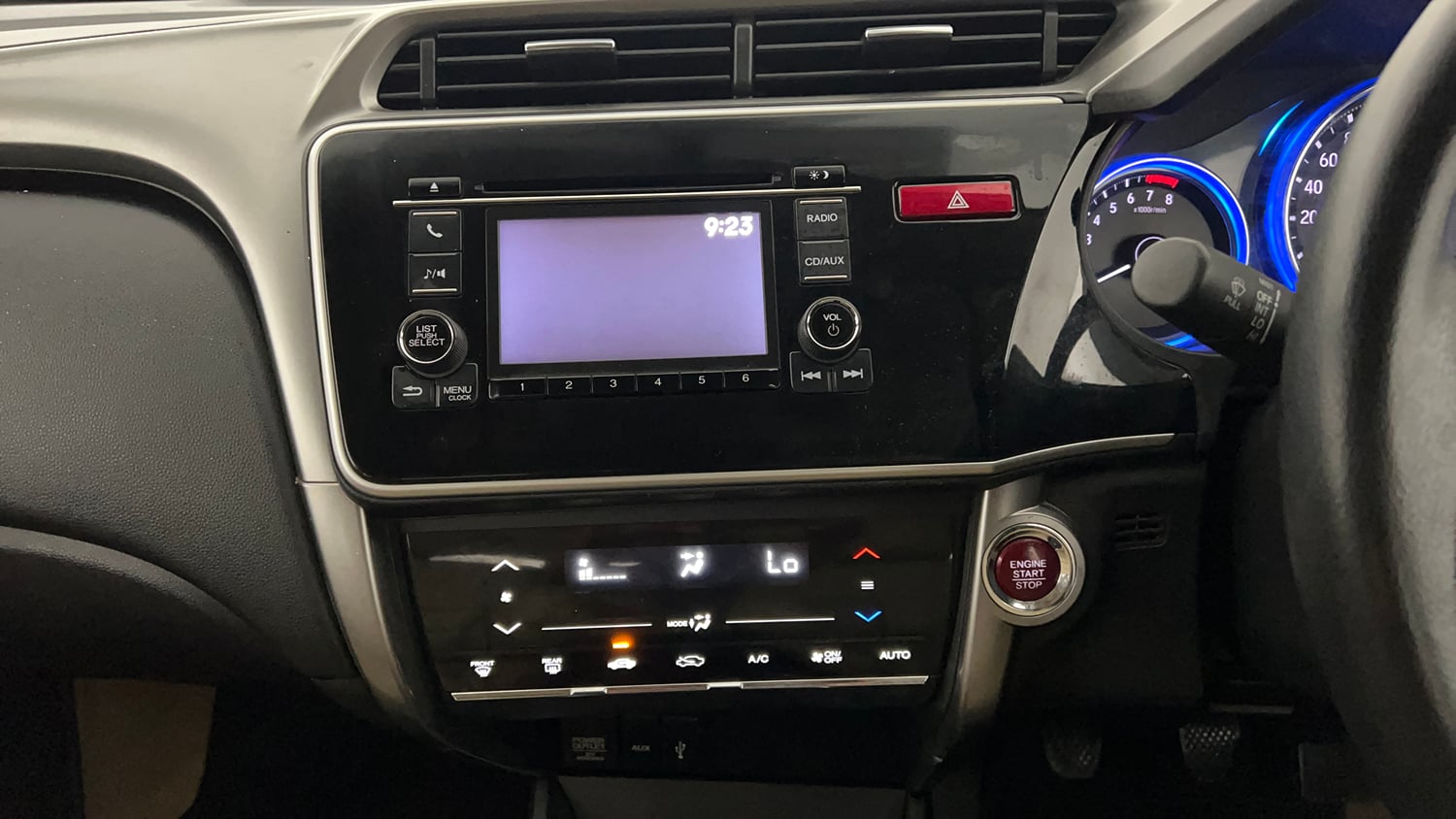 Used 2014 Honda City VX Petrol Manual interior MUSIC SYSTEM & AC CONTROL VIEW