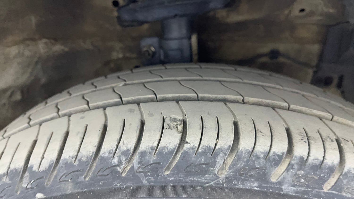 Used 2016 Maruti Suzuki Swift Dzire ZDI Diesel Manual tyres RIGHT FRONT TYRE TREAD VIEW