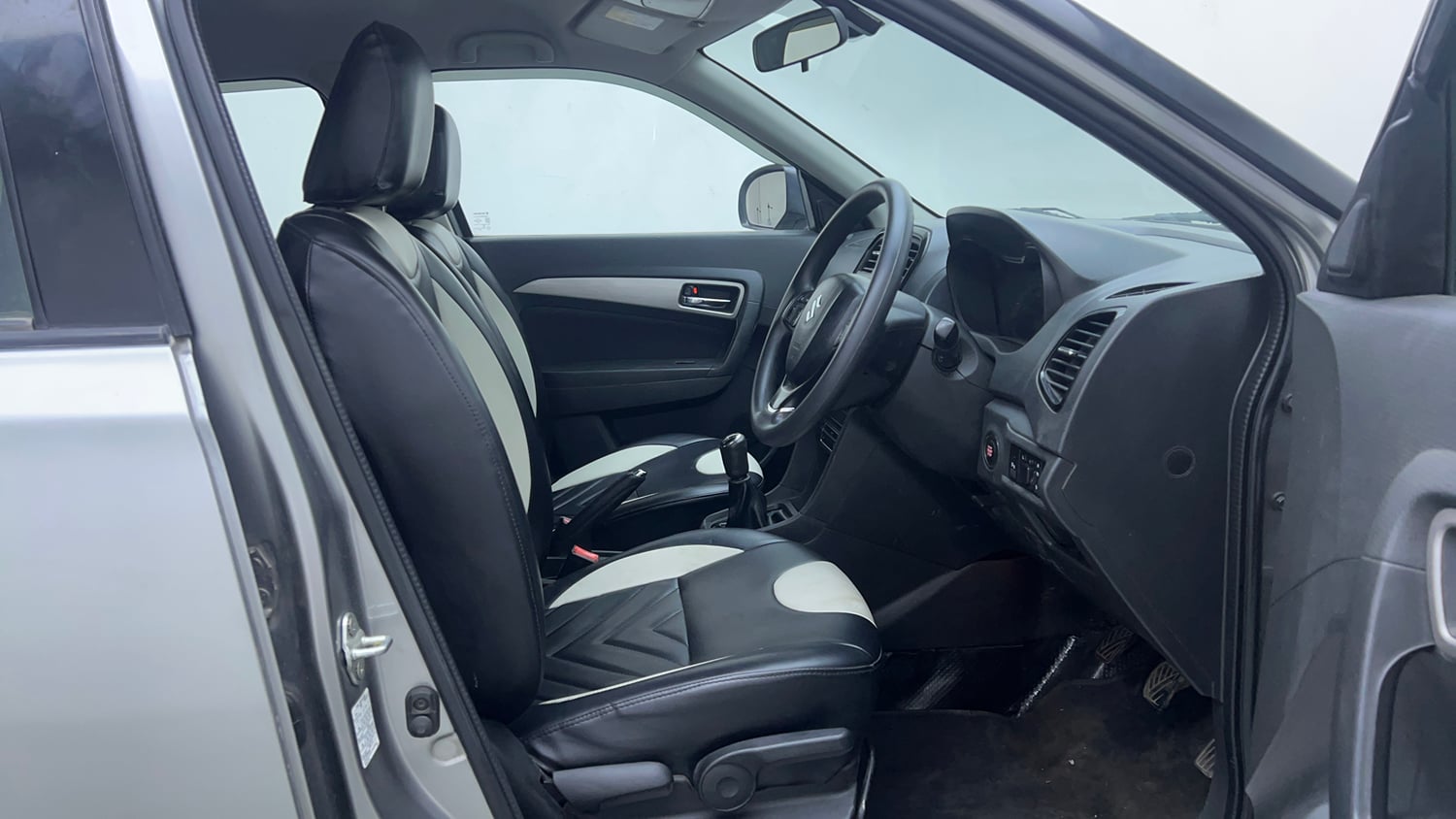Used 2017 Maruti Suzuki Vitara Brezza [2016-2020] ZDi Plus Diesel Manual interior RIGHT SIDE FRONT DOOR CABIN VIEW