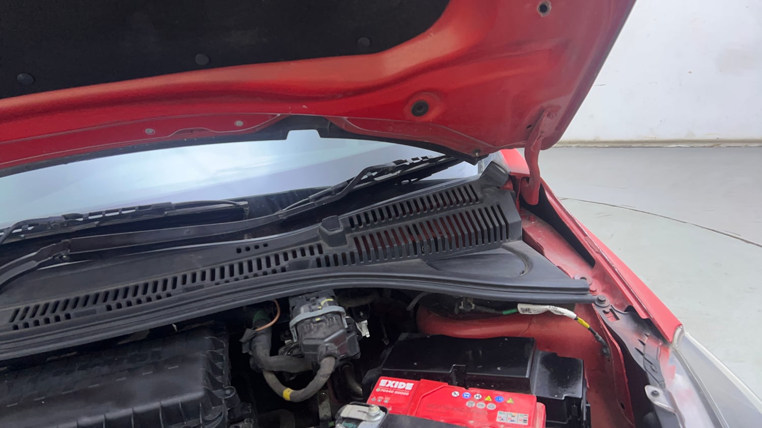 Used 2021 Tata Tiago XZ Plus Petrol Manual engine ENGINE LEFT SIDE HINGE & APRON VIEW