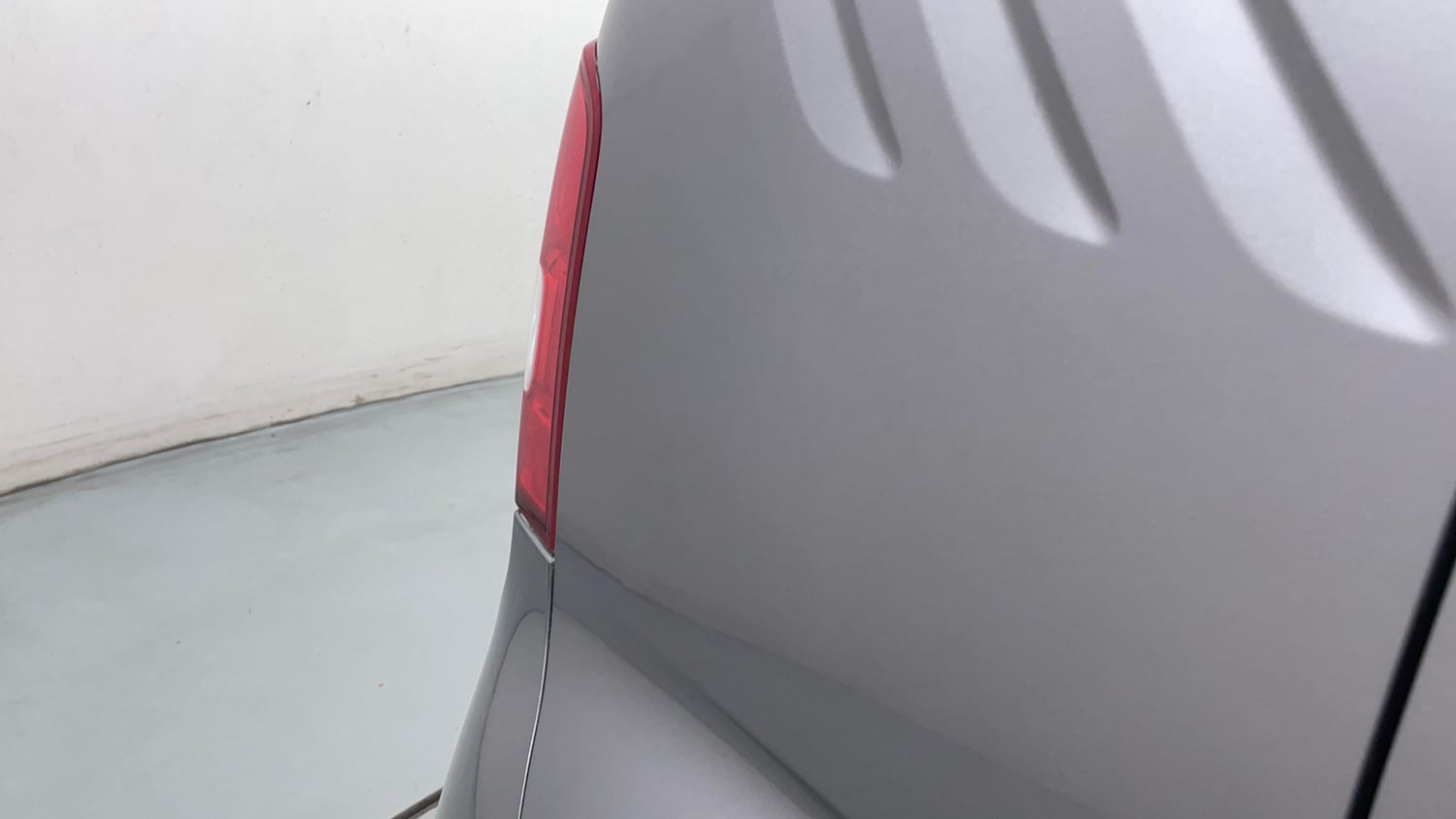 Used 2024 Maruti Suzuki Ignis Zeta 1.2 AMT Petrol Automatic dents MINOR SCRATCH