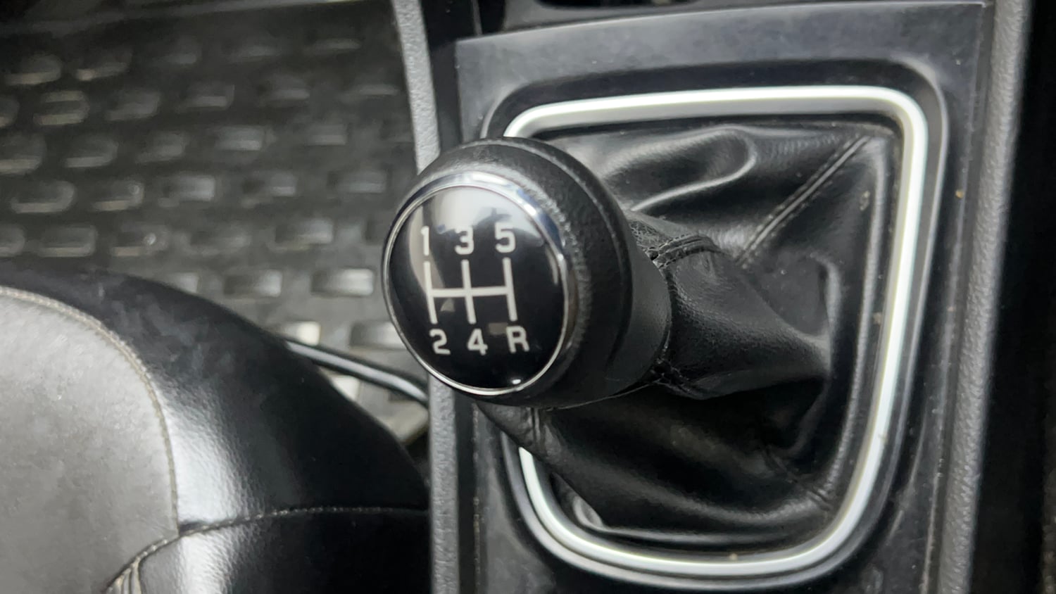 Used 2018 Maruti Suzuki Ciaz S 1.4 MT Petrol Manual interior GEAR  KNOB VIEW