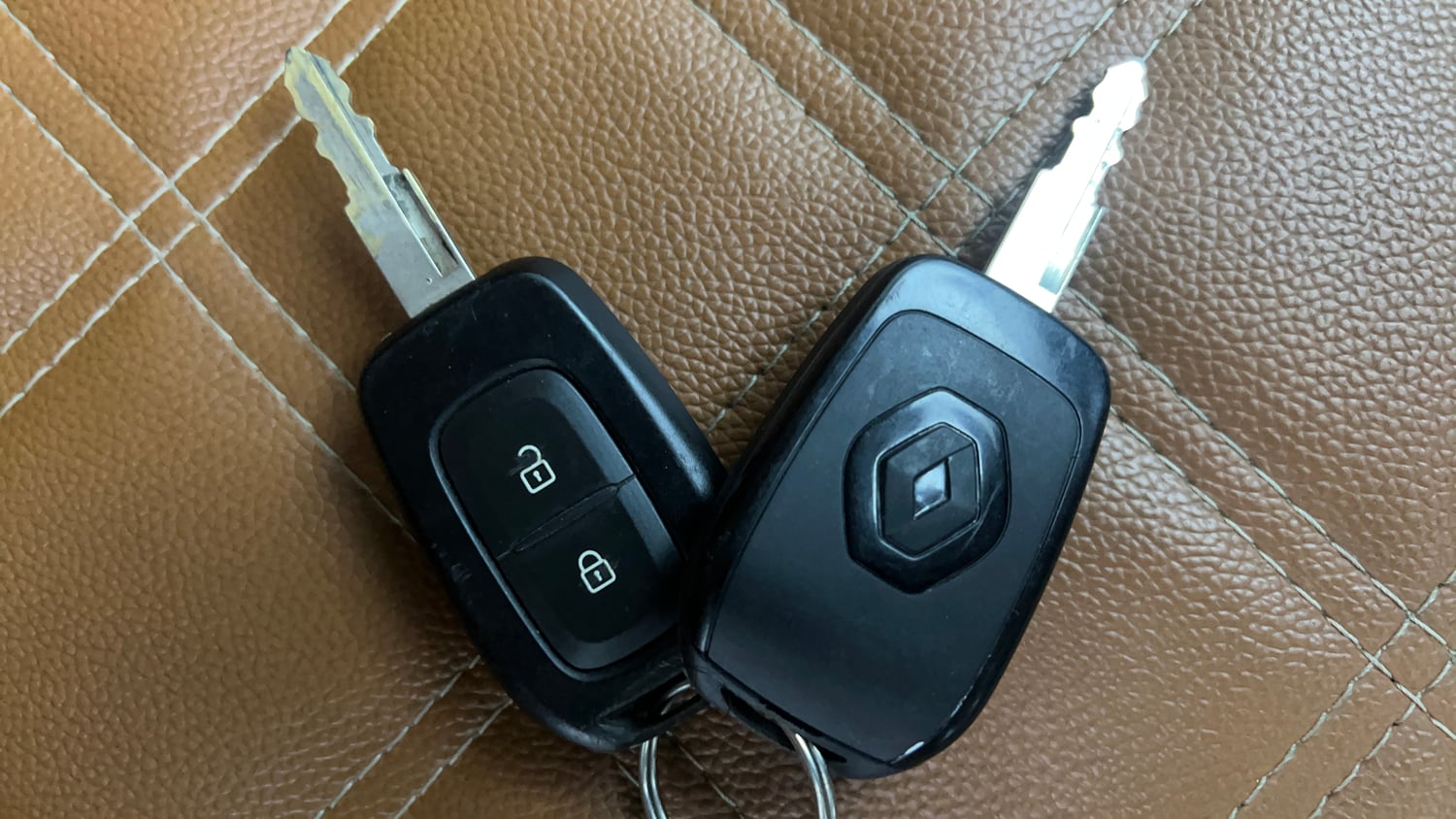 Used 2020 Renault Kwid RXL 1.0 AMT Petrol Automatic extra CAR KEY VIEW