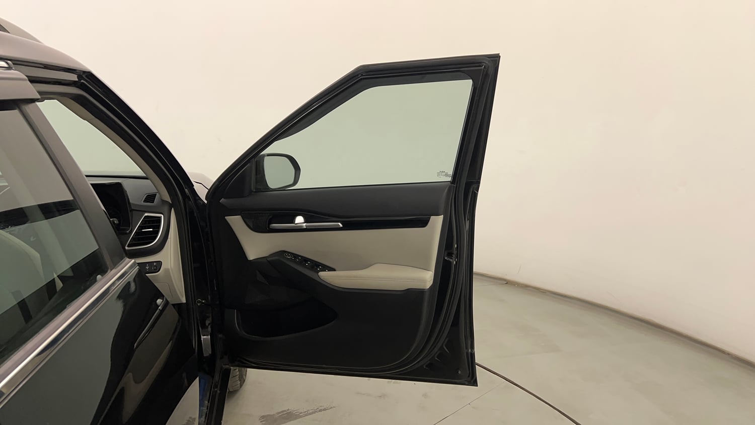 Used 2022 Kia Seltos HTX 1.5 Petrol Manual interior RIGHT FRONT DOOR OPEN VIEW