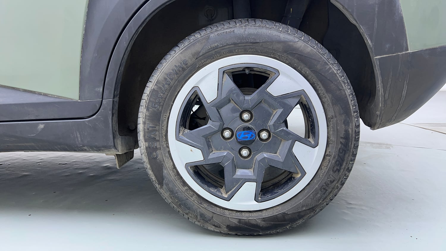 Used 2023 Hyundai Exter SX 1.2 AMT Petrol Automatic tyres LEFT REAR TYRE RIM VIEW