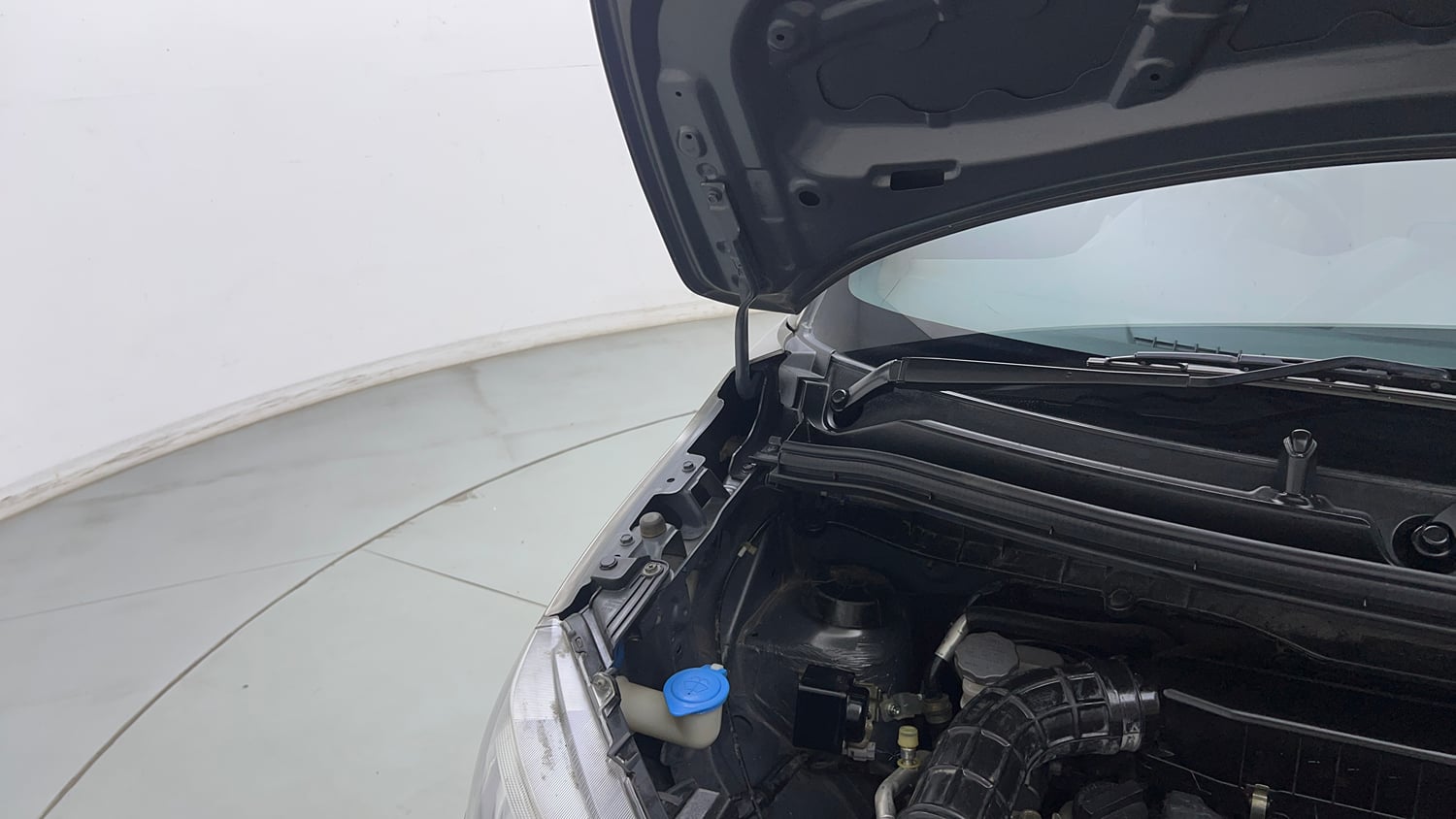 Used 2019 Maruti Suzuki Wagon R 1.0 VXi 1.0 Petrol Manual engine ENGINE RIGHT SIDE HINGE & APRON VIEW