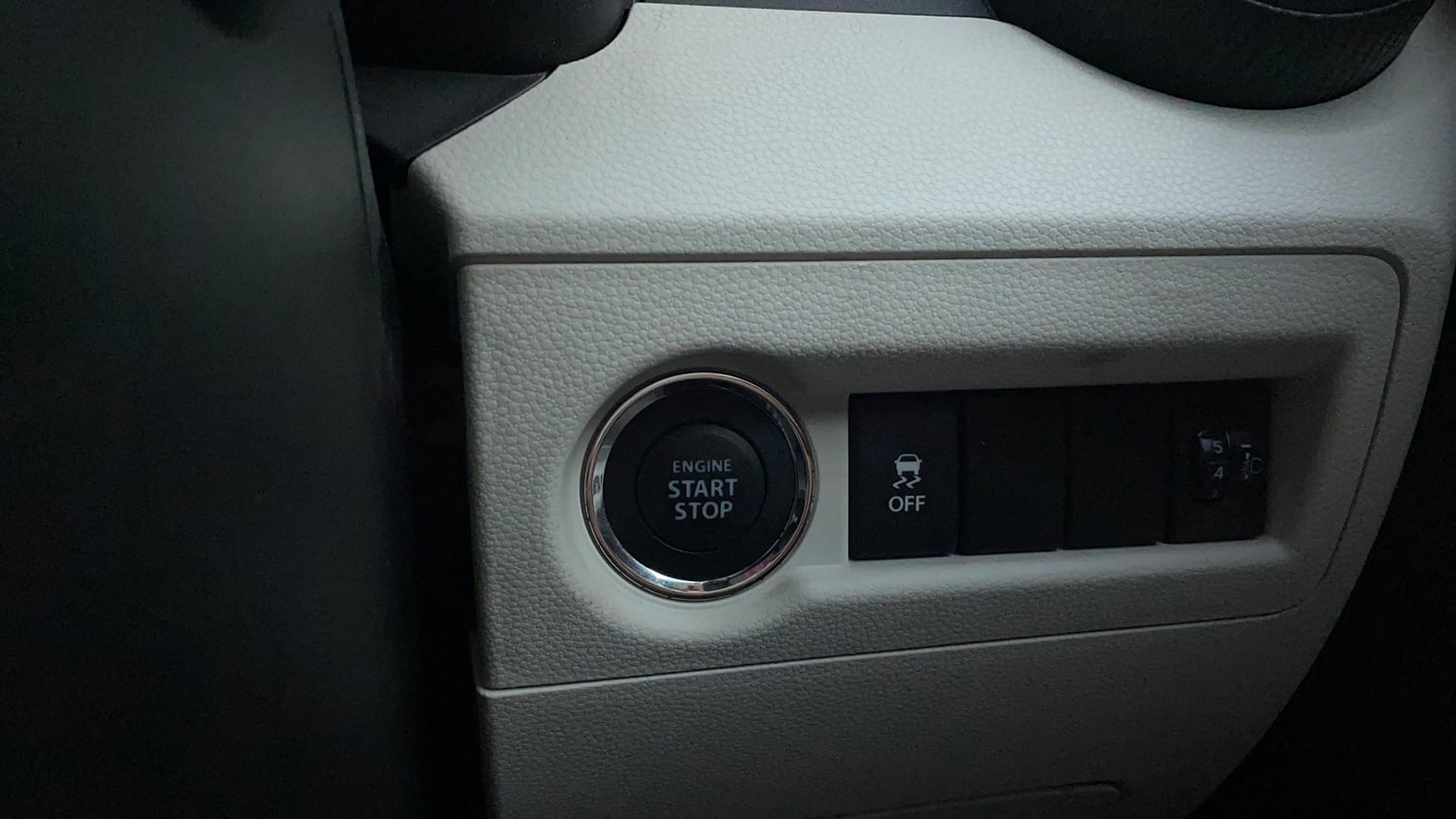 Used 2024 Maruti Suzuki Ignis Zeta 1.2 AMT Petrol Automatic top_features Keyless start