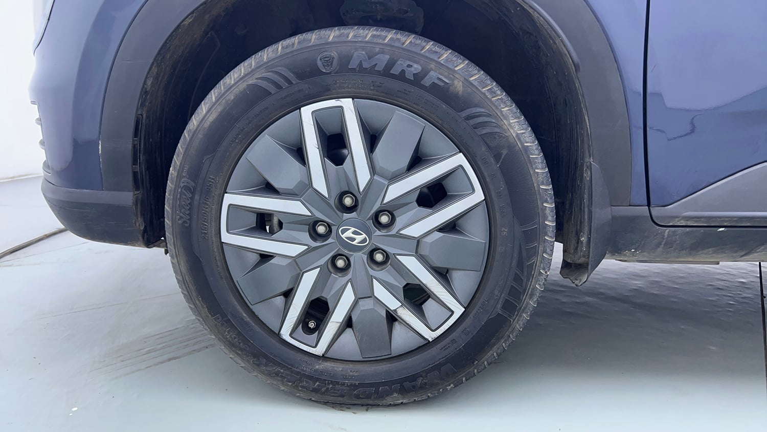 Used 2022 Hyundai Venue S(O) 1.0 Turbo iMT Petrol Manual tyres LEFT FRONT TYRE RIM VIEW