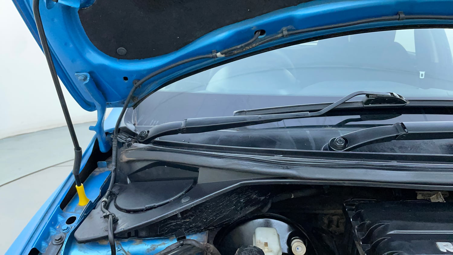 Used 2017 Tata Tiago Revotron XZ Petrol Manual engine ENGINE RIGHT SIDE HINGE & APRON VIEW