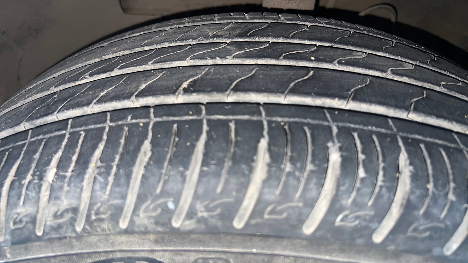 Used 2021 Hyundai Venue SX Plus 1.0 Turbo DCT Petrol Automatic tyres LEFT FRONT TYRE TREAD VIEW