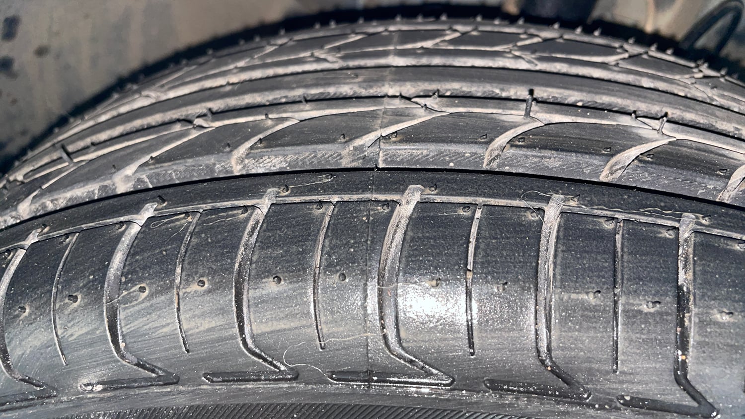 Used 2017 Tata Tiago Revotron XZ Petrol Manual tyres RIGHT FRONT TYRE TREAD VIEW