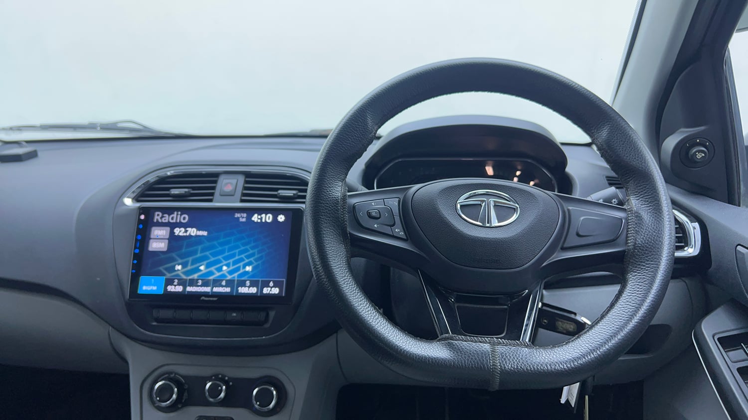 Used 2022 Tata Tiago XT CNG Cng Manual interior STEERING VIEW