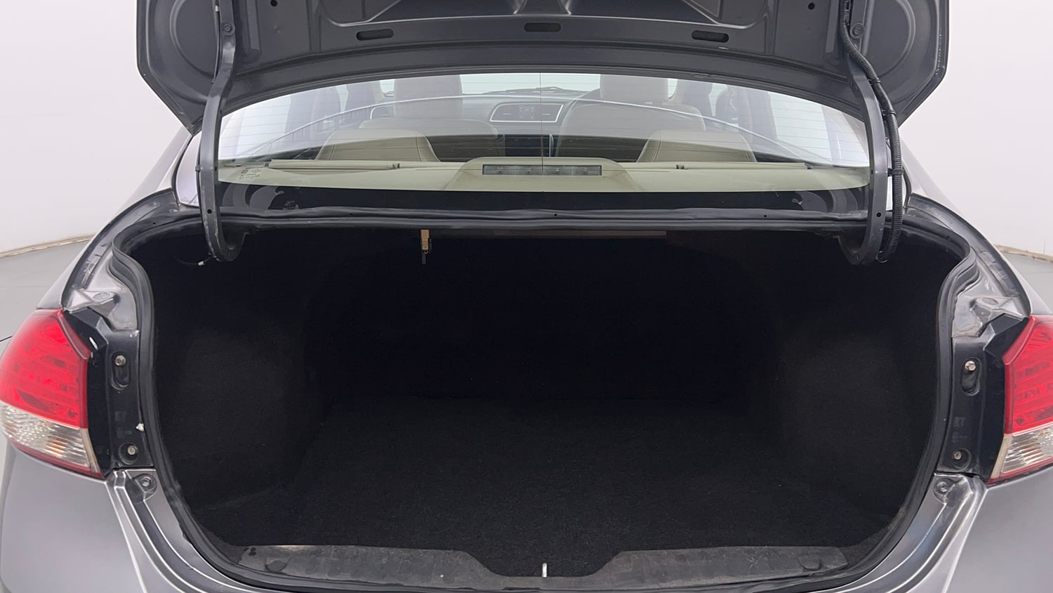 Used 2016 Maruti Suzuki Ciaz ZXi Petrol Manual interior DICKY INSIDE VIEW