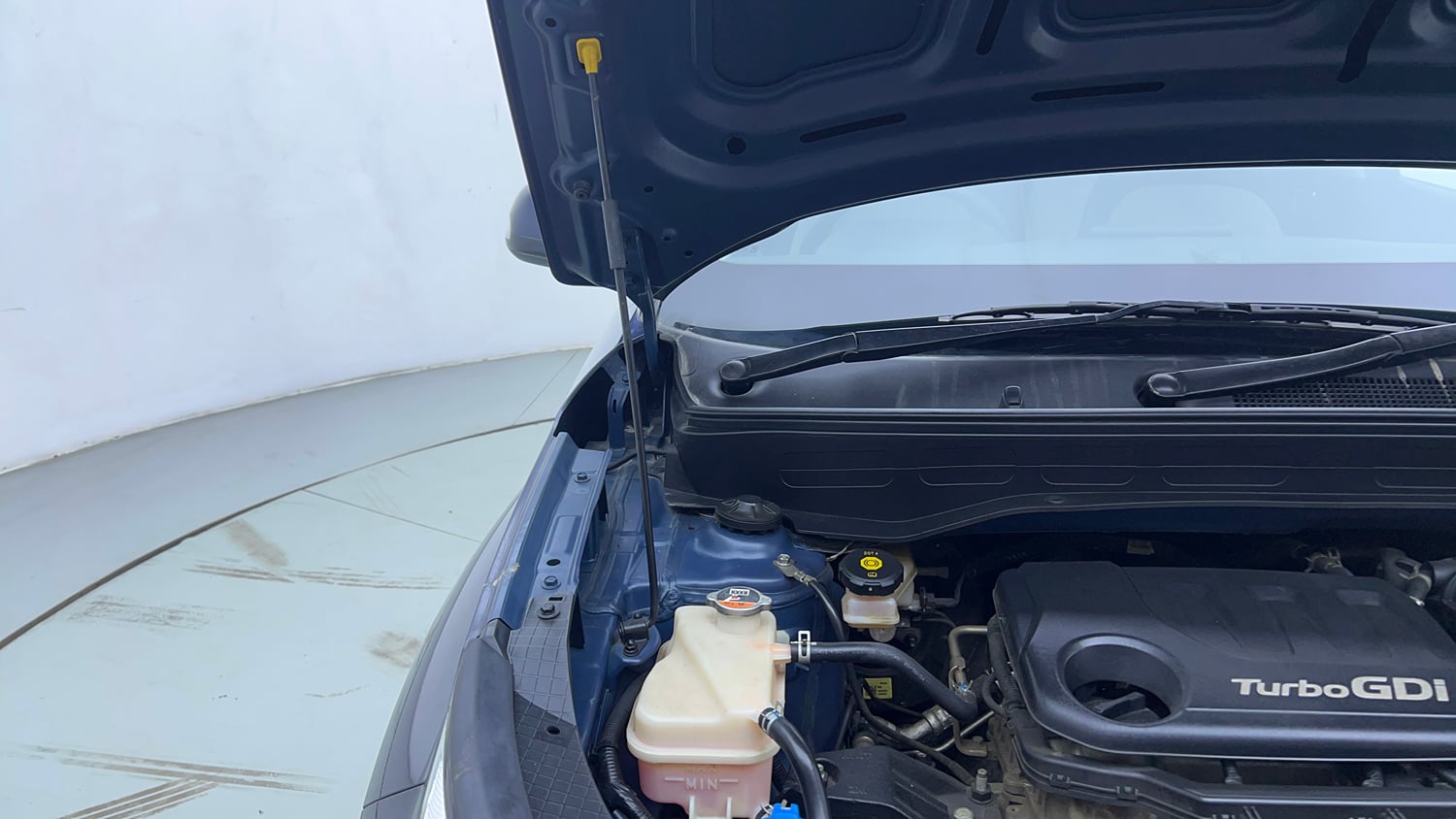 Used 2022 Hyundai Venue S(O) 1.0 Turbo iMT Petrol Manual engine ENGINE RIGHT SIDE HINGE & APRON VIEW