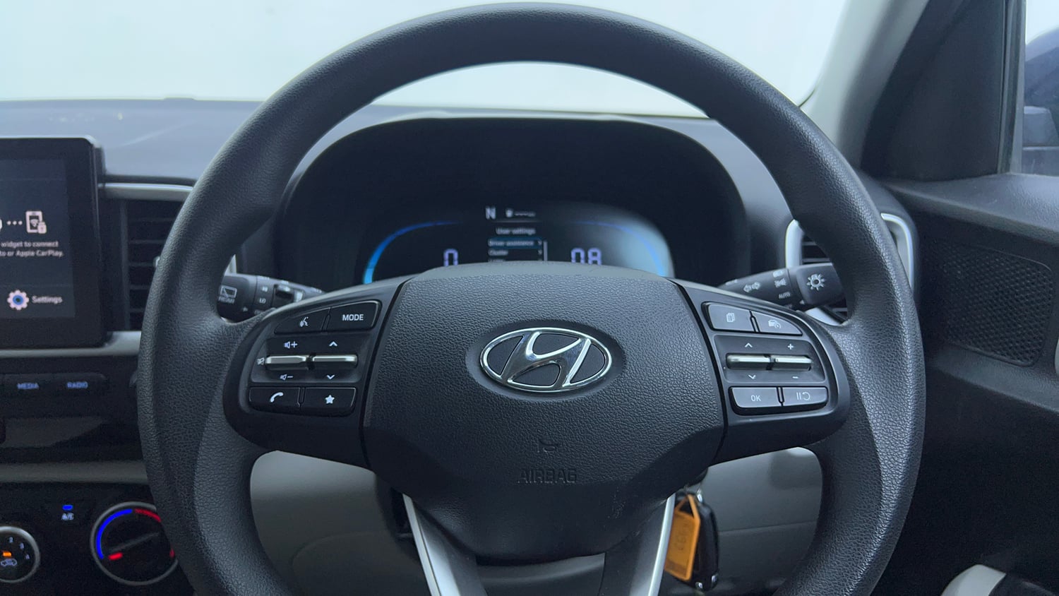 Used 2022 Hyundai Venue S(O) 1.0 Turbo iMT Petrol Manual top_features Steering mounted controls