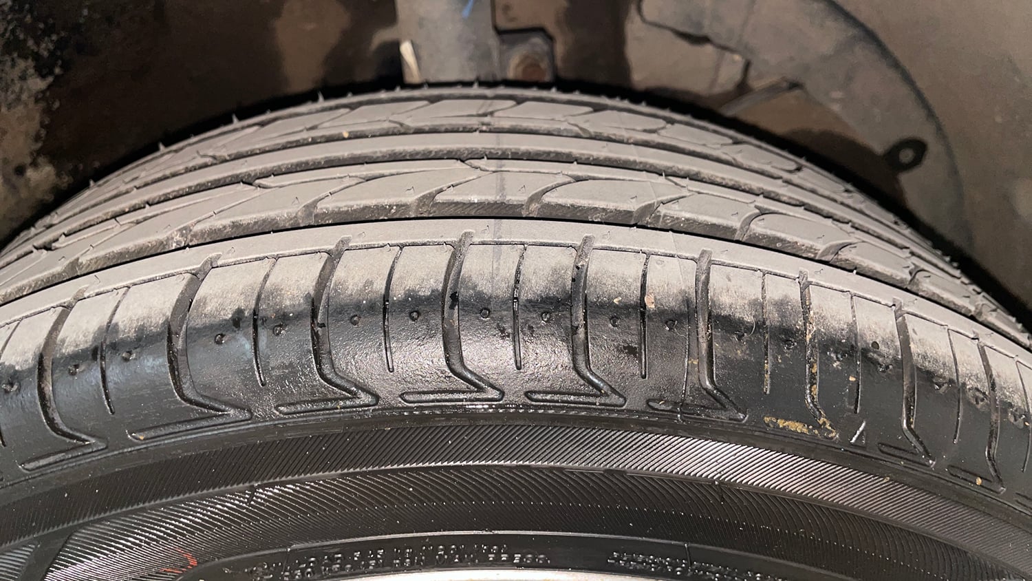 Used 2016 Maruti Suzuki Baleno Alpha 1.2 Petrol Manual tyres RIGHT FRONT TYRE TREAD VIEW