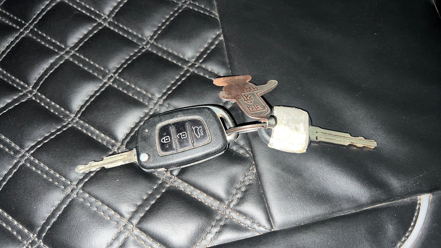 Used 2017 Hyundai Elite i20 Sportz 1.2 Petrol Manual extra CAR KEY VIEW