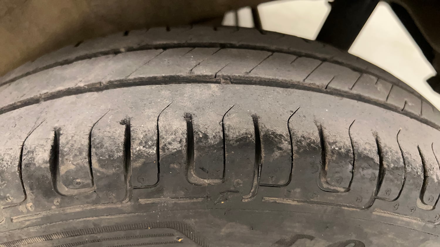 Used 2012 Maruti Suzuki Wagon R LXi Petrol Manual tyres LEFT REAR TYRE TREAD VIEW