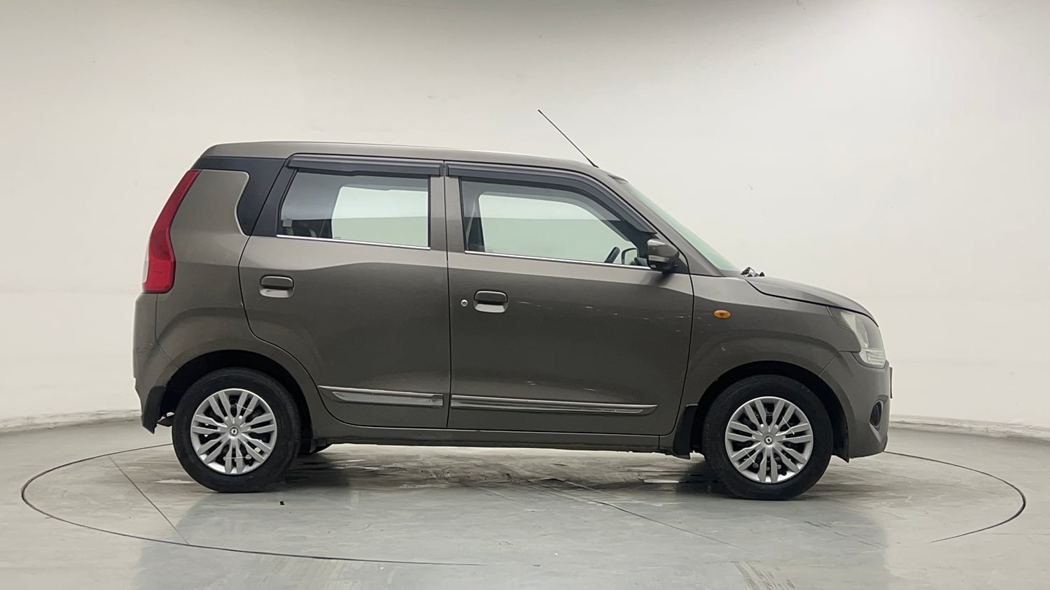 Used 2021 Maruti Suzuki Wagon R 1.0 VXi 1.0 Petrol Manual exterior RIGHT SIDE VIEW