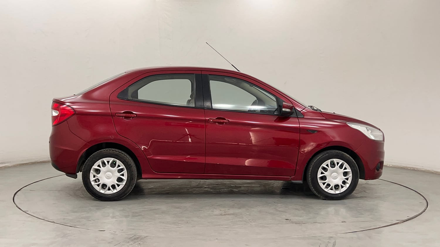 Used 2017 Ford Figo Aspire Trend 1.2 Ti-VCT Petrol Manual exterior RIGHT SIDE VIEW