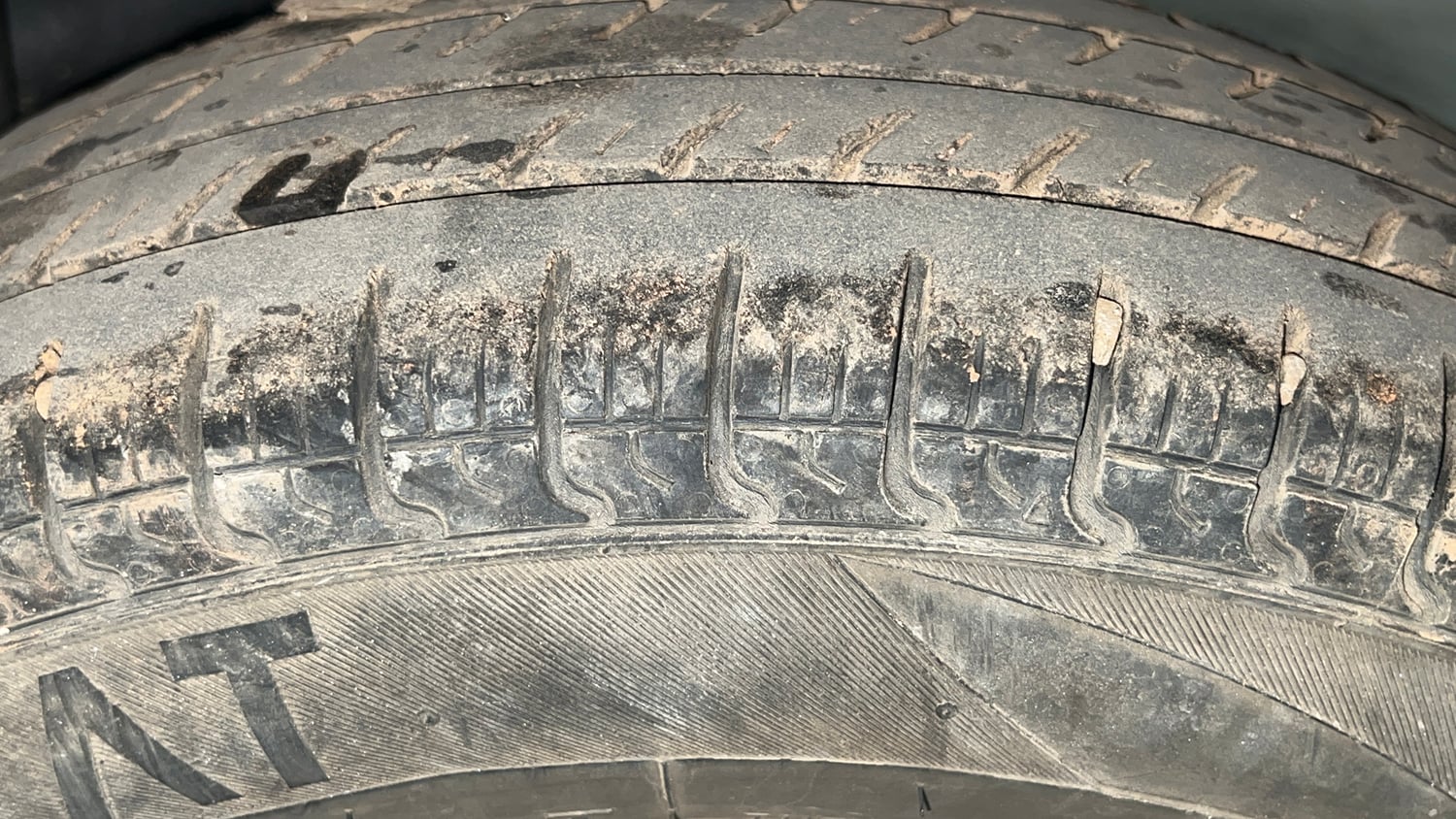 Used 2015 Maruti Suzuki Alto 800 Lxi Petrol Manual tyres LEFT REAR TYRE TREAD VIEW