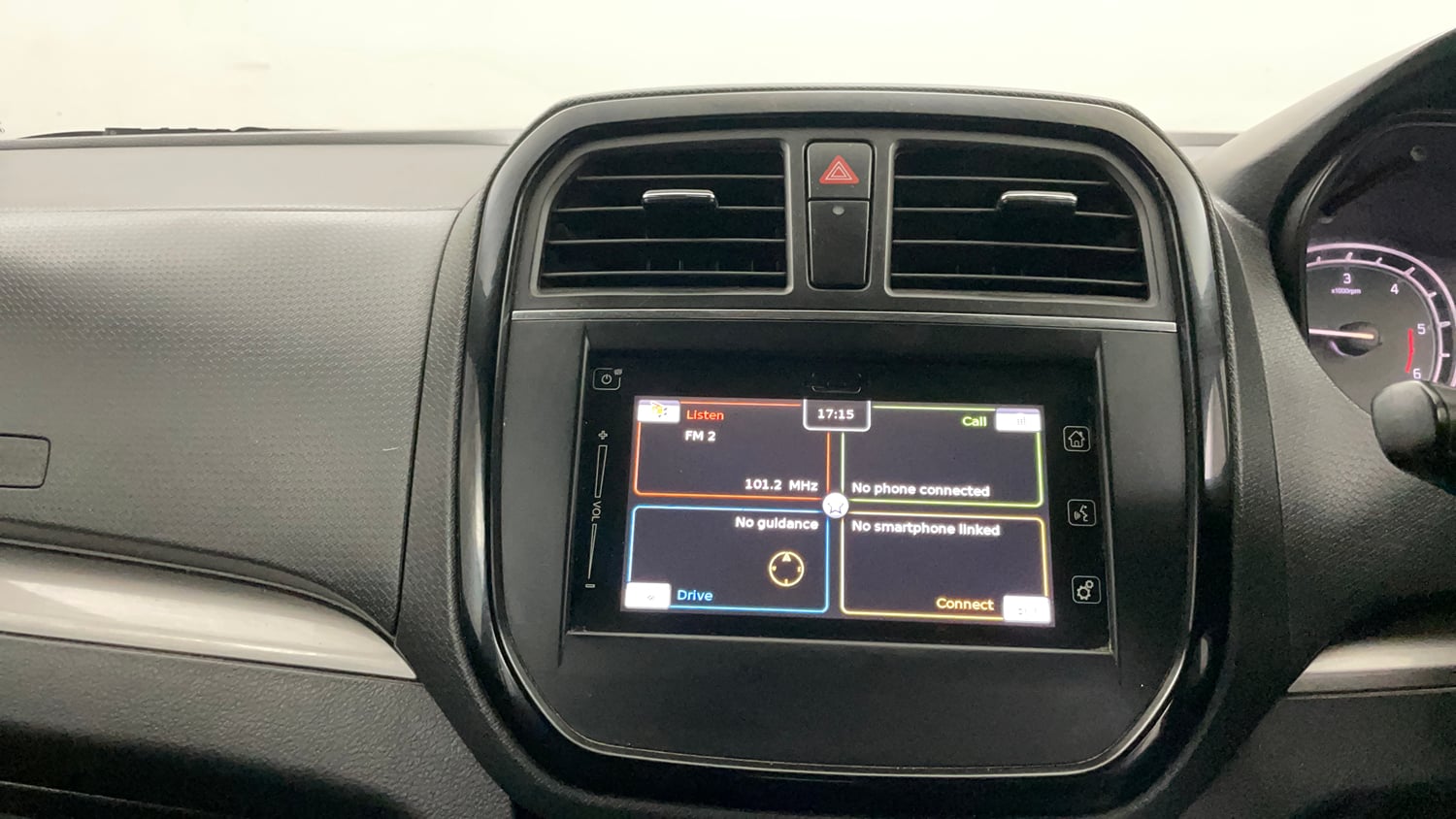 Used 2017 Maruti Suzuki Vitara Brezza ZDi+ Dual Tone Diesel Manual interior MUSIC SYSTEM & AC CONTROL VIEW