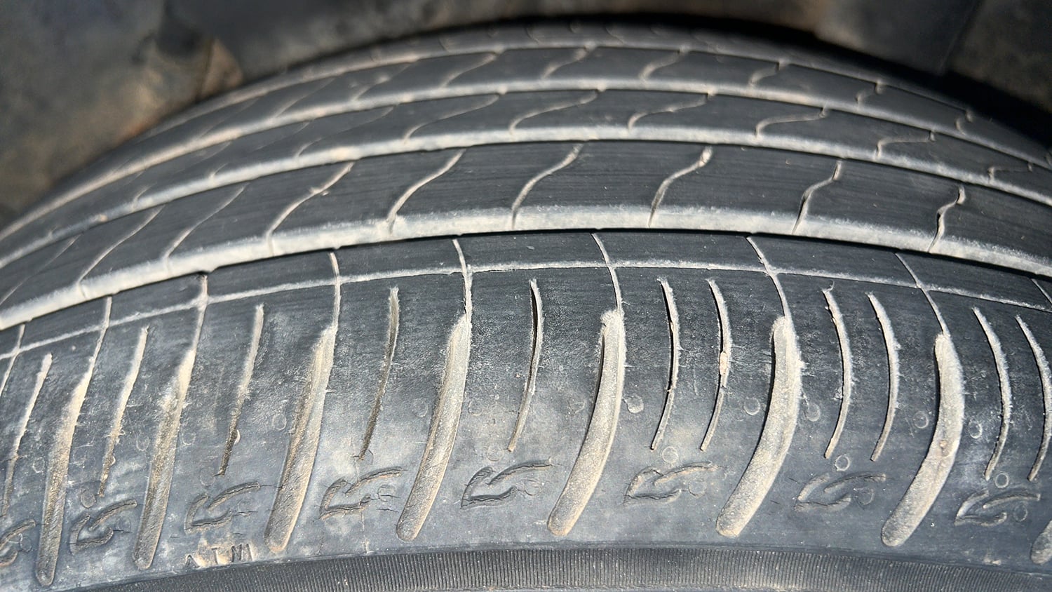 Used 2022 Hyundai Venue S(O) 1.0 Turbo iMT Petrol Manual tyres LEFT REAR TYRE TREAD VIEW