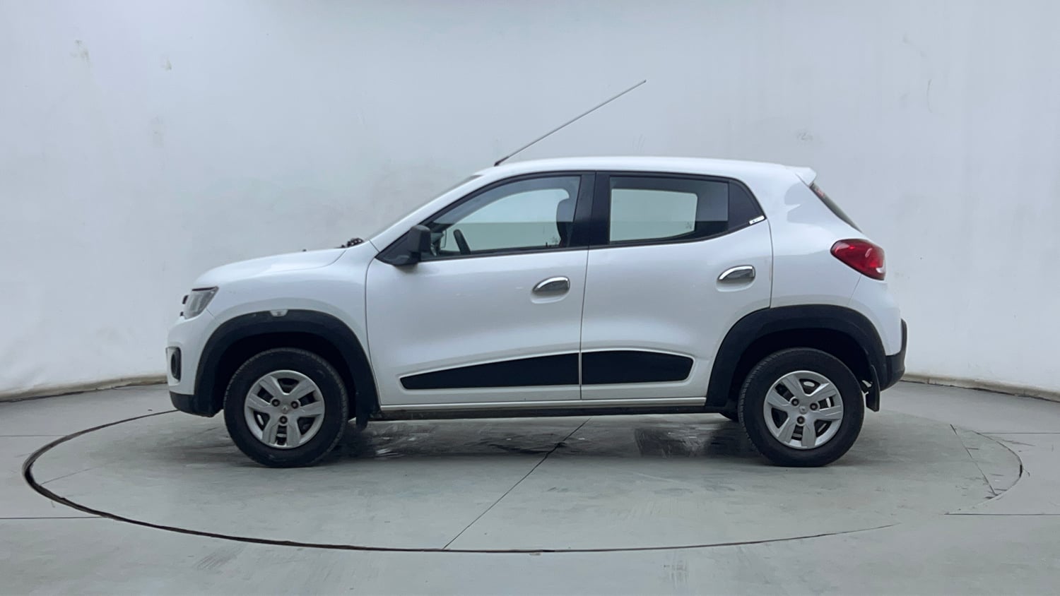 Used 2015 Renault Kwid RXT Petrol Manual exterior LEFT SIDE VIEW