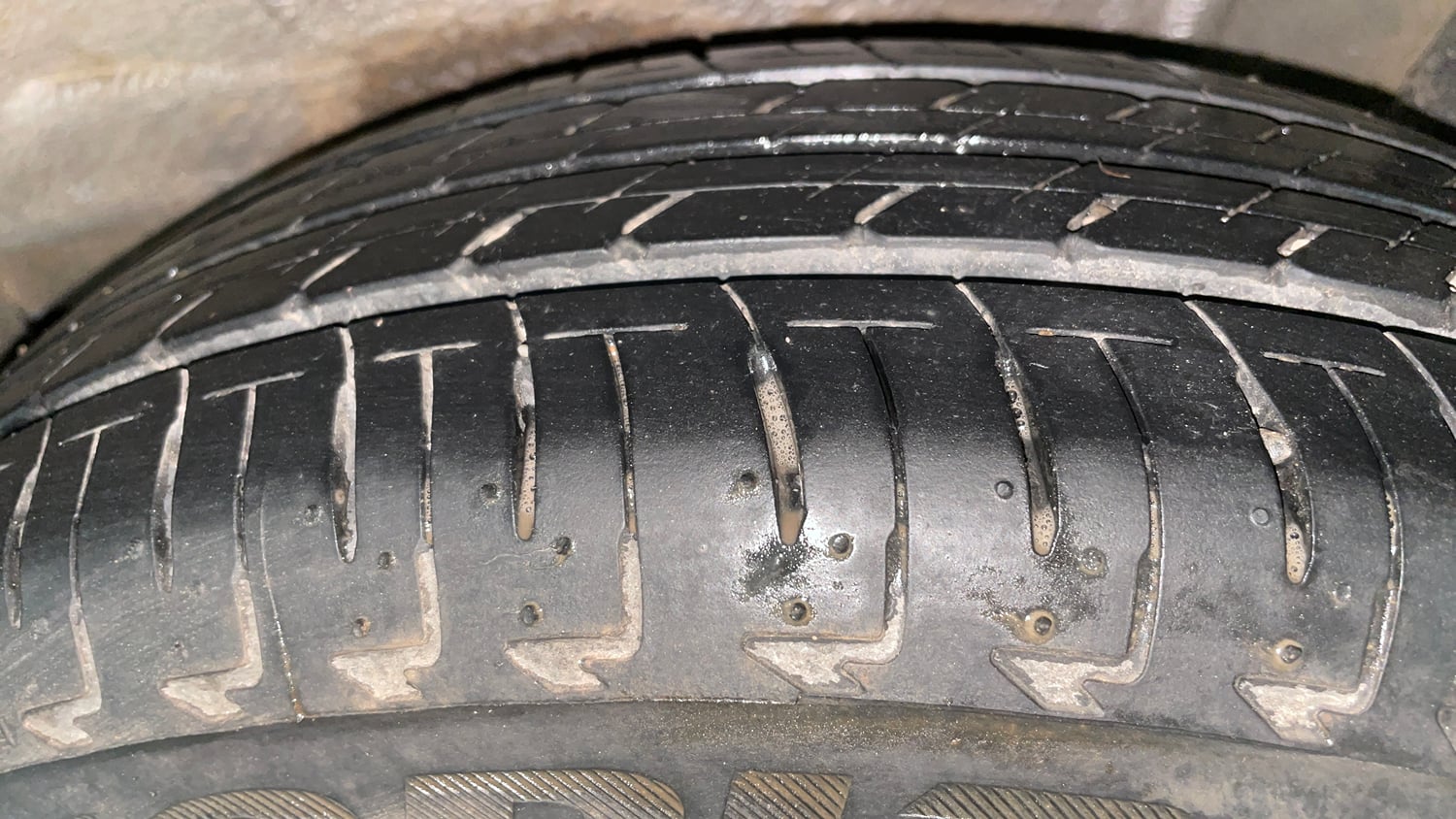 Used 2024 Maruti Suzuki Ignis Zeta 1.2 AMT Petrol Automatic tyres LEFT REAR TYRE TREAD VIEW