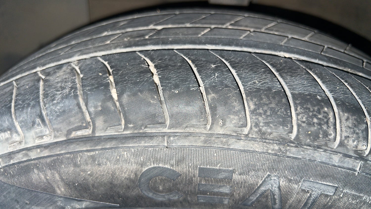 Used 2023 Hyundai Exter SX 1.2 AMT Petrol Automatic tyres LEFT FRONT TYRE TREAD VIEW