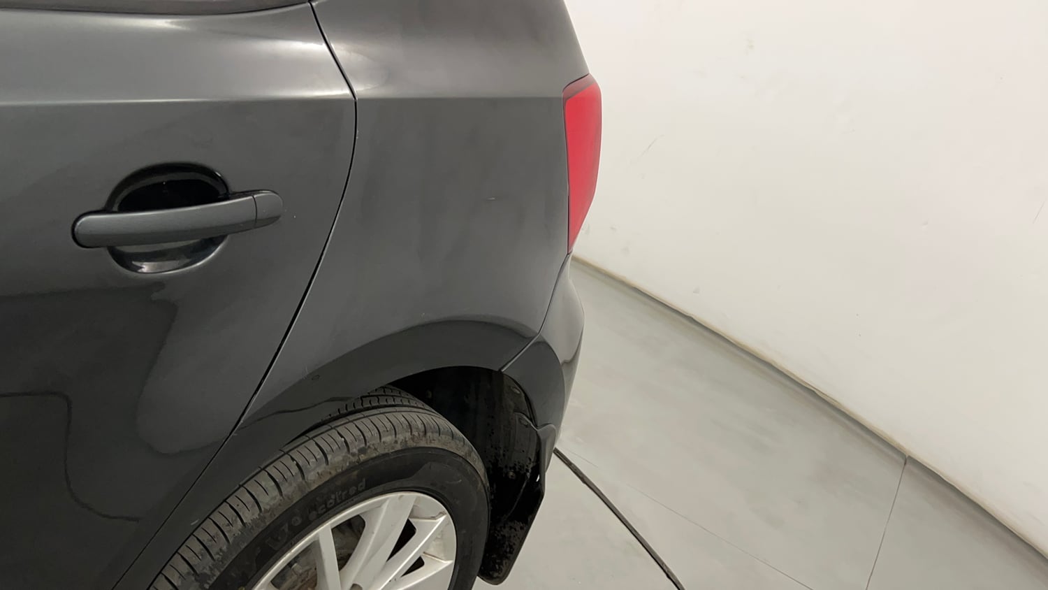 Used 2016 Volkswagen Polo Highline1.2L (P) Petrol Manual dents MINOR SCRATCH