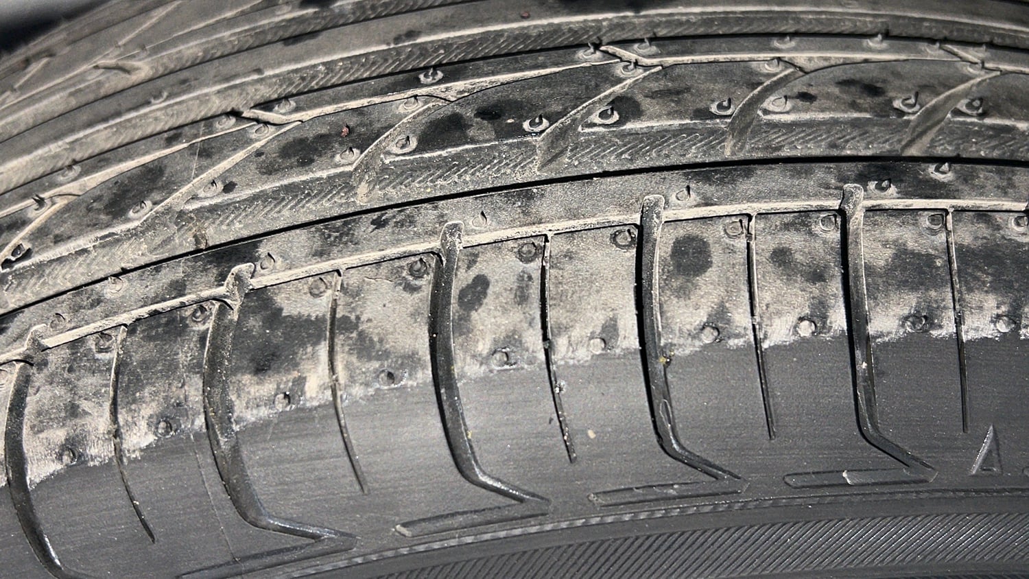Used 2018 Tata Tiago Revotron XZ Petrol Manual tyres RIGHT FRONT TYRE TREAD VIEW