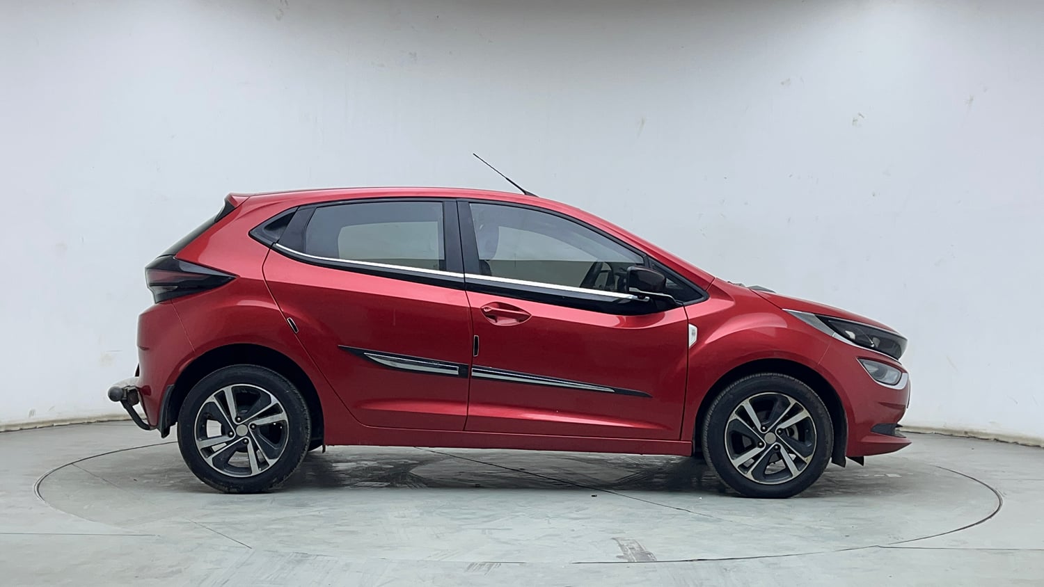 Used 2023 Tata Altroz XZ Diesel Diesel Manual exterior RIGHT SIDE VIEW