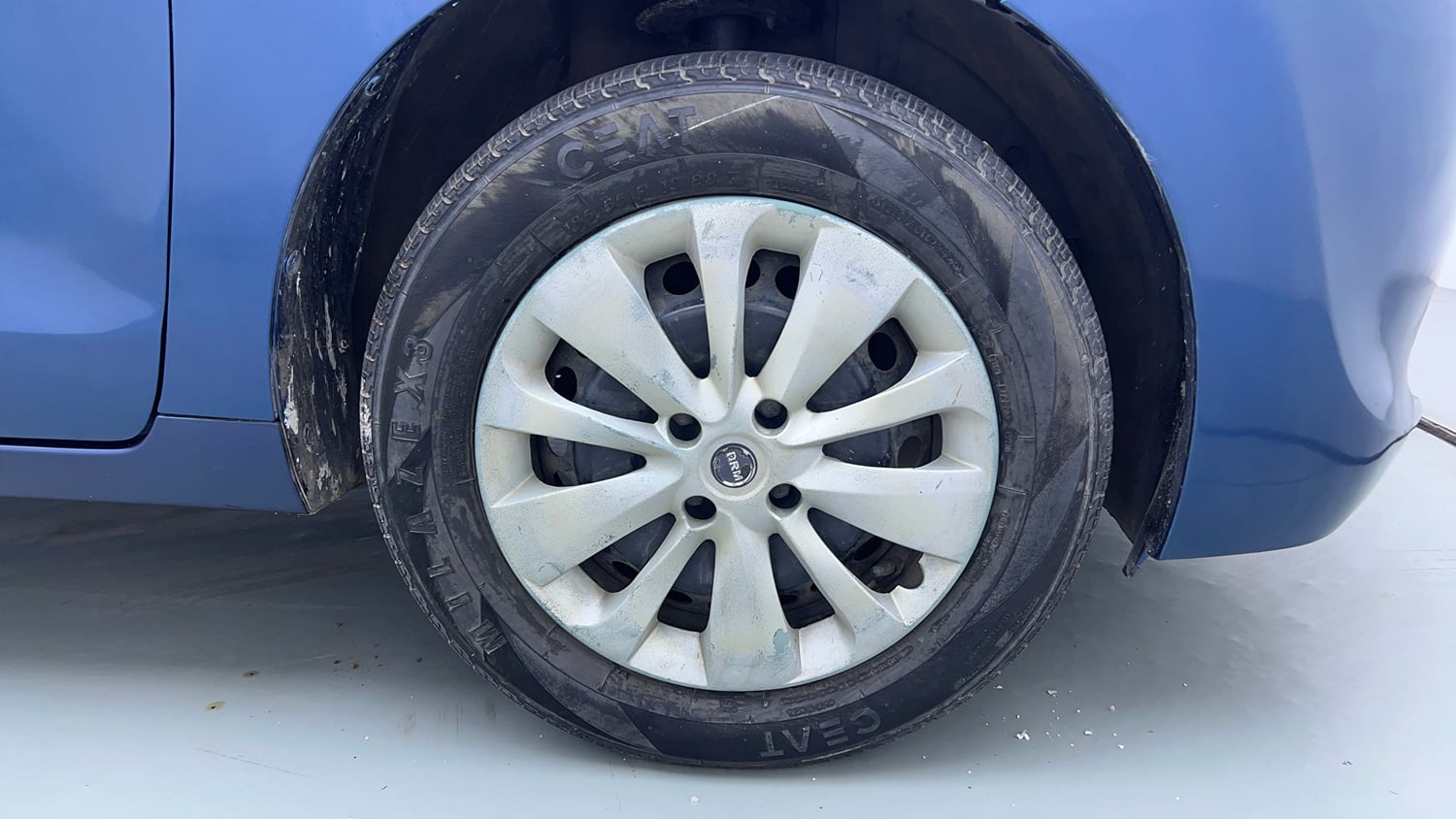 Used 2017 Maruti Suzuki Baleno Delta 1.2 Petrol Manual tyres RIGHT FRONT TYRE RIM VIEW