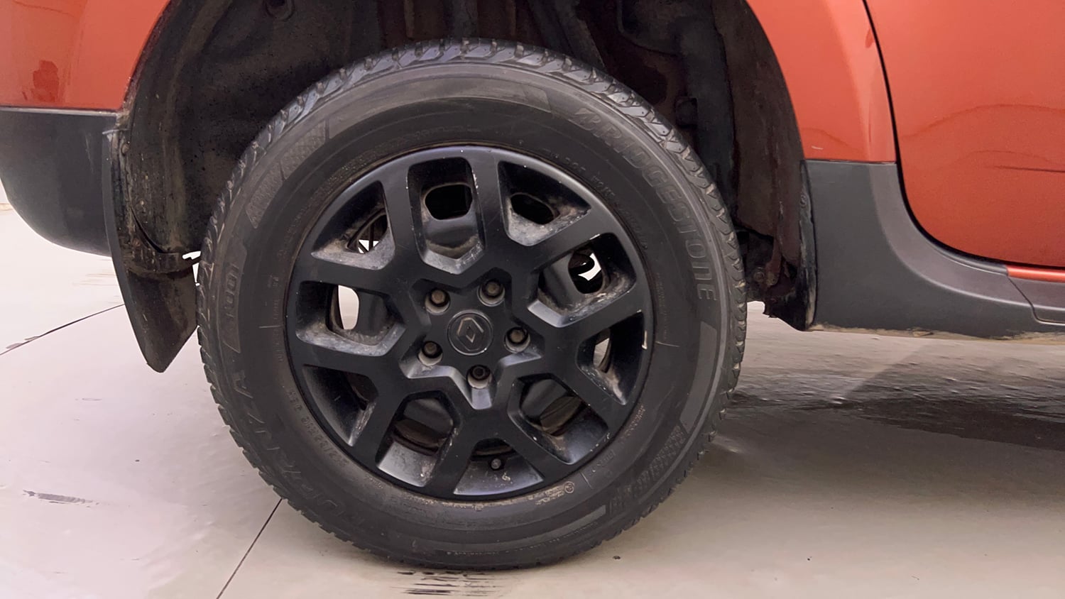 Used 2016 Renault Duster RXL Petrol Petrol Manual tyres RIGHT REAR TYRE RIM VIEW