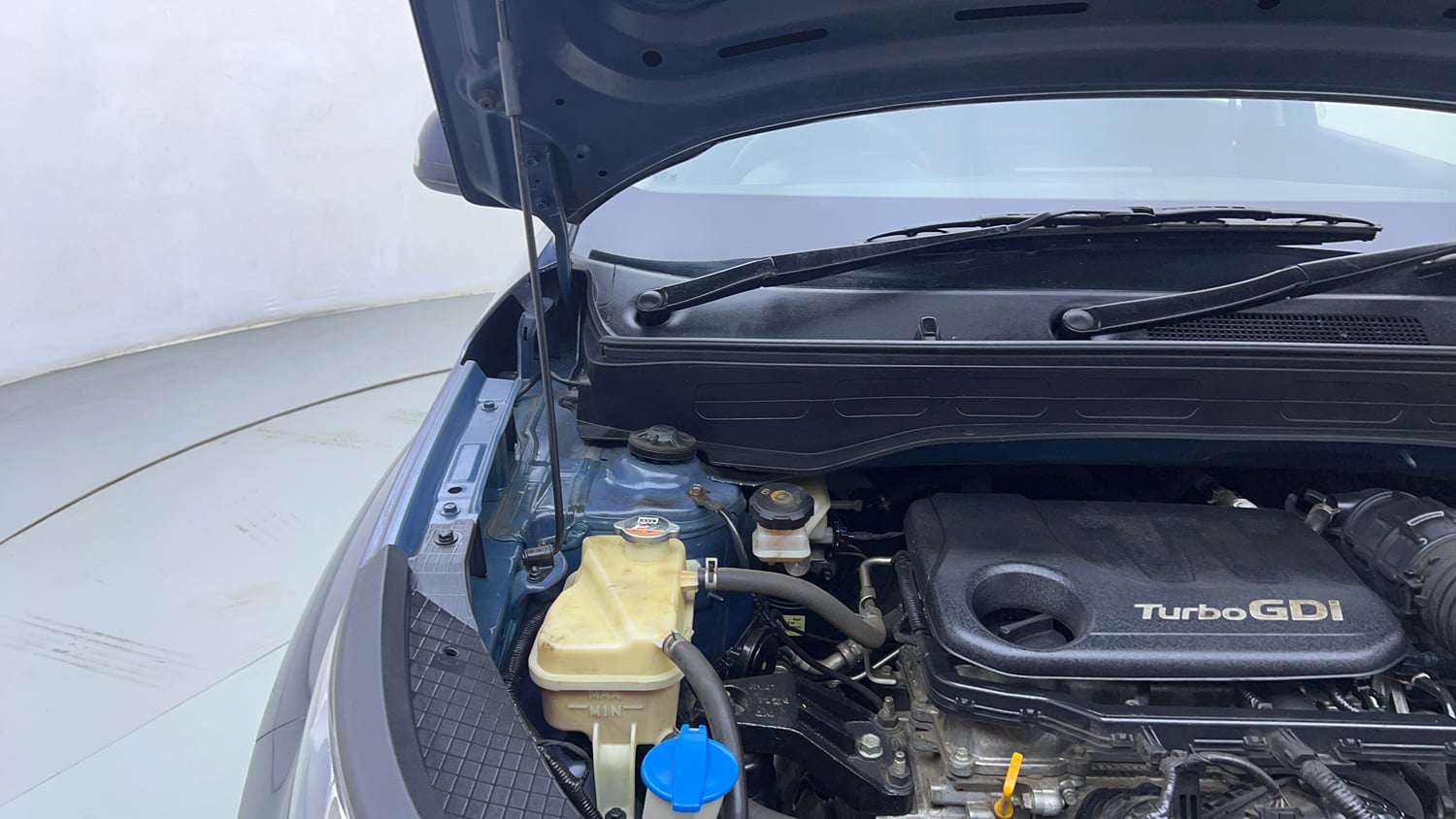 Used 2021 Hyundai Venue SX Plus 1.0 Turbo DCT Petrol Automatic engine ENGINE RIGHT SIDE HINGE & APRON VIEW