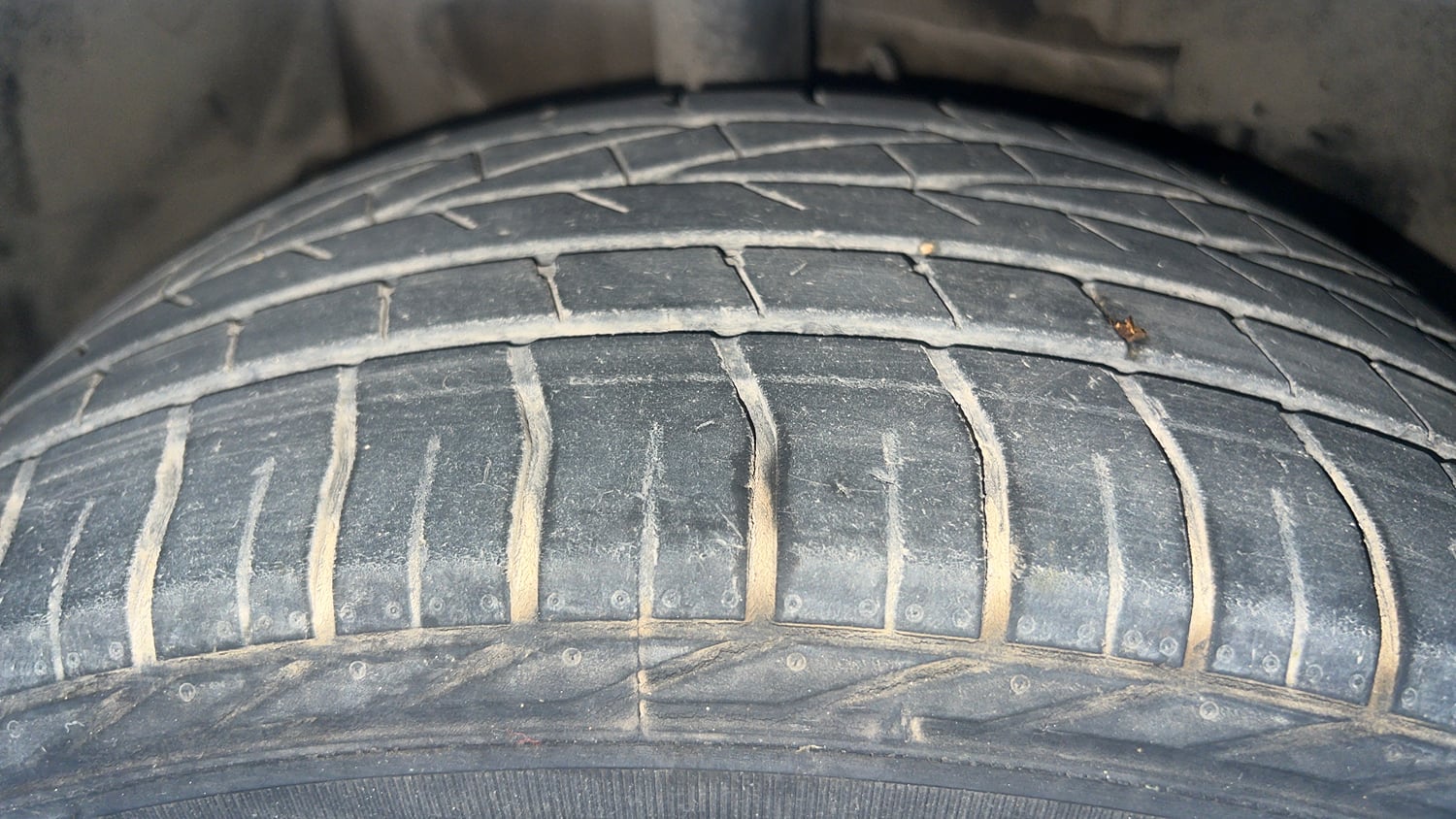 Used 2018 Tata Nexon XZA Plus Diesel Diesel Automatic tyres RIGHT FRONT TYRE TREAD VIEW