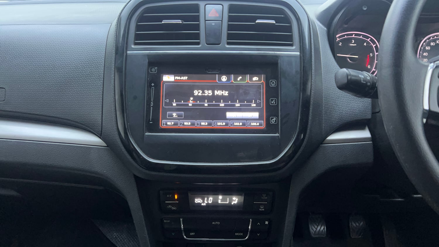 Used 2017 Maruti Suzuki Vitara Brezza [2016-2020] ZDi Plus Diesel Manual interior MUSIC SYSTEM & AC CONTROL VIEW