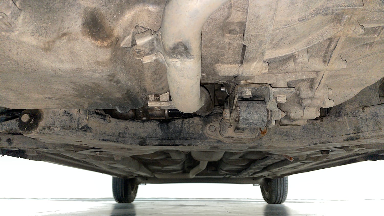 Used 2013 Hyundai Grand i10 Sportz 1.1 CRDi Diesel Manual extra FRONT LEFT UNDERBODY VIEW
