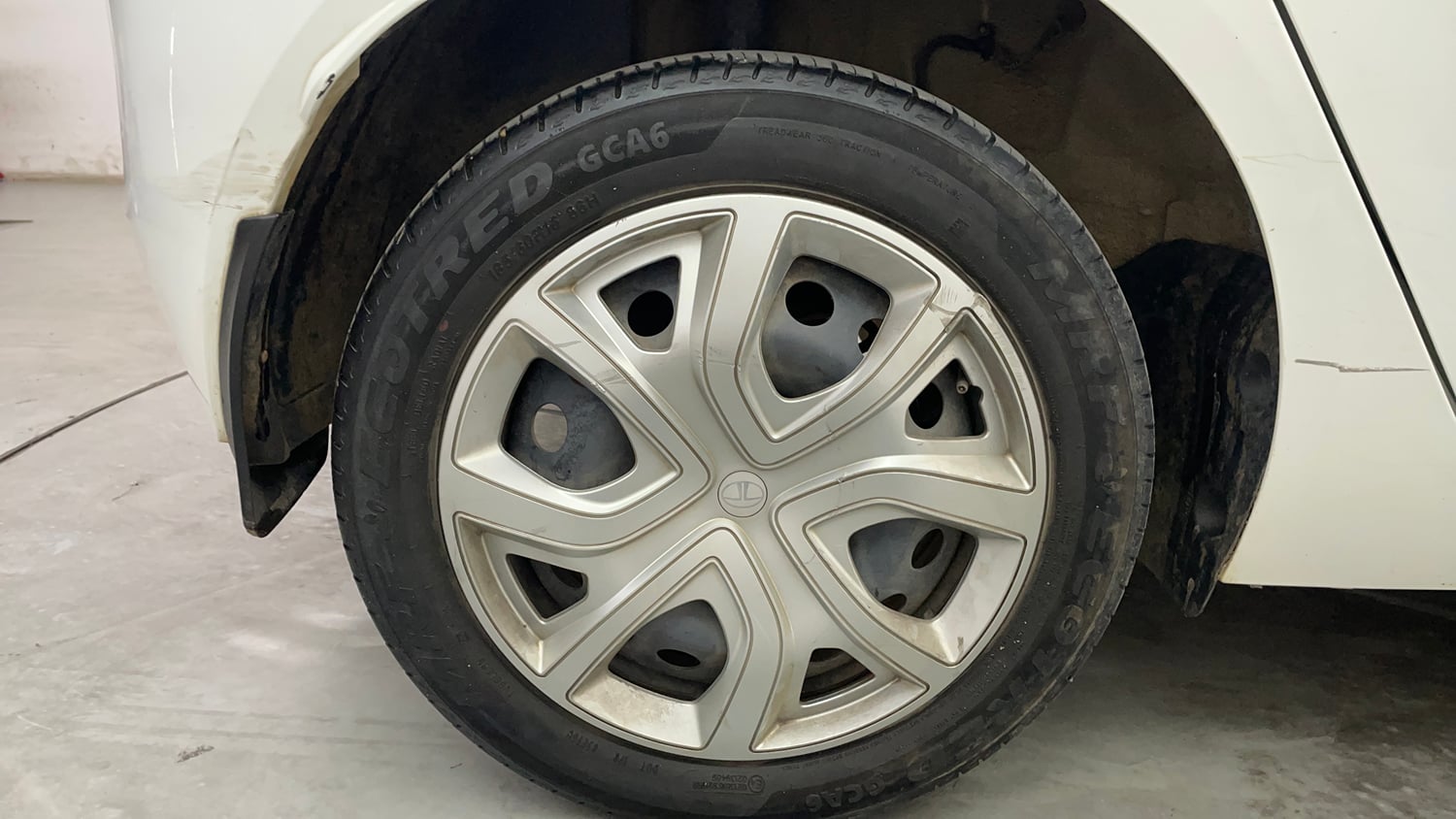 Used 2024 Tata Altroz XM Plus (S) Petrol Manual tyres RIGHT REAR TYRE RIM VIEW