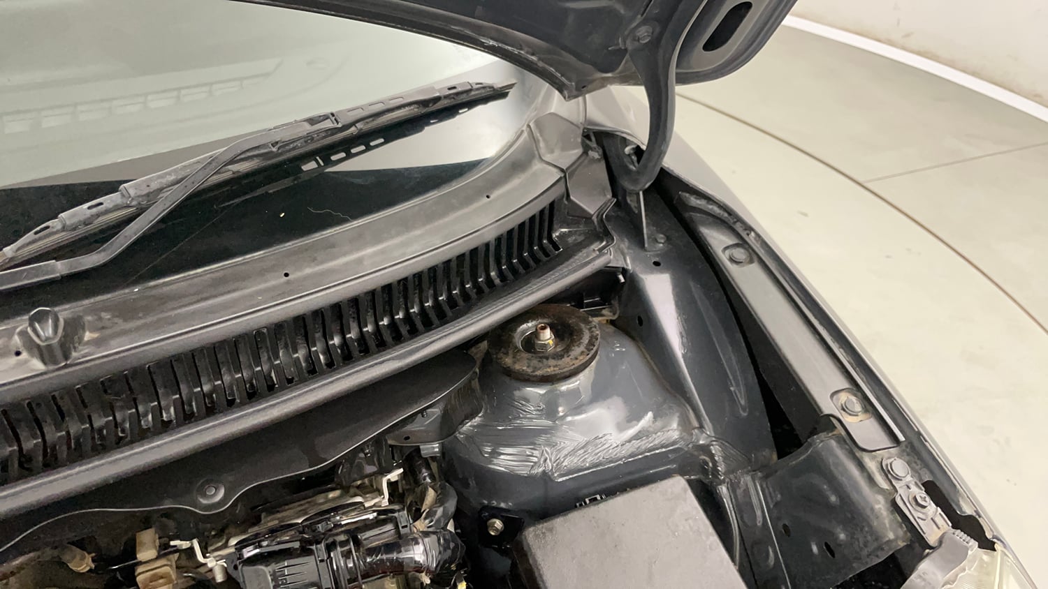 Used 2018 Maruti Suzuki Baleno Alpha 1.2 Petrol Manual engine ENGINE LEFT SIDE HINGE & APRON VIEW
