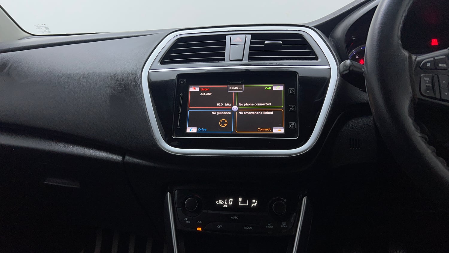 Used 2018 Maruti Suzuki S-Cross Zeta 1.3 Diesel Manual top_features Touch screen infotainment system