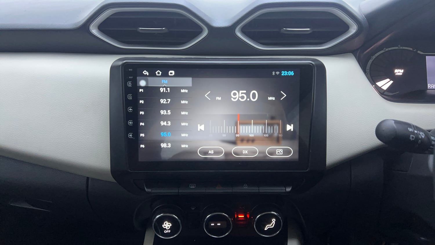 Used 2023 Nissan Magnite XL Petrol Manual interior MUSIC SYSTEM & AC CONTROL VIEW
