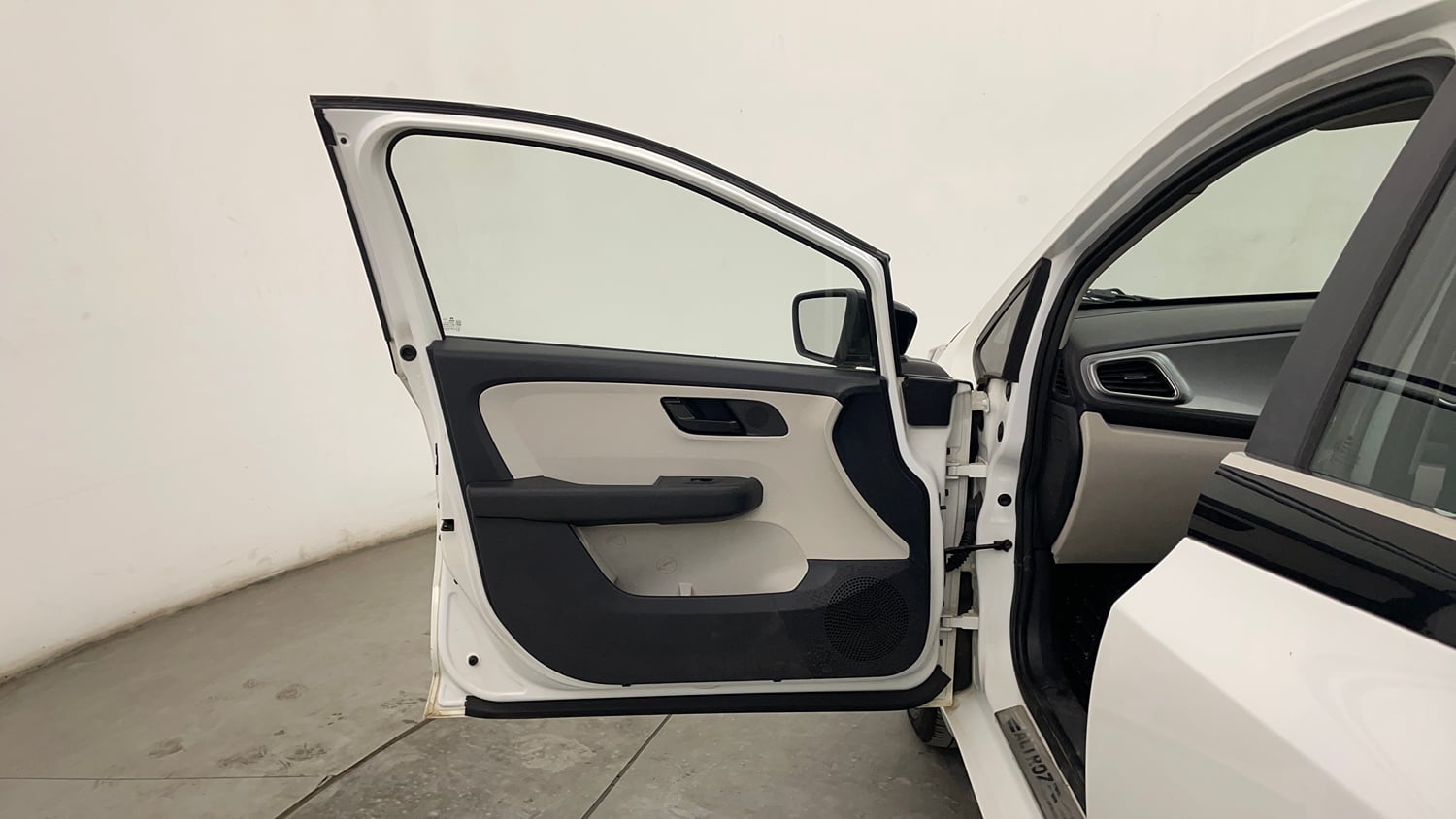 Used 2024 Tata Altroz XM Plus (S) Petrol Manual interior LEFT FRONT DOOR OPEN VIEW