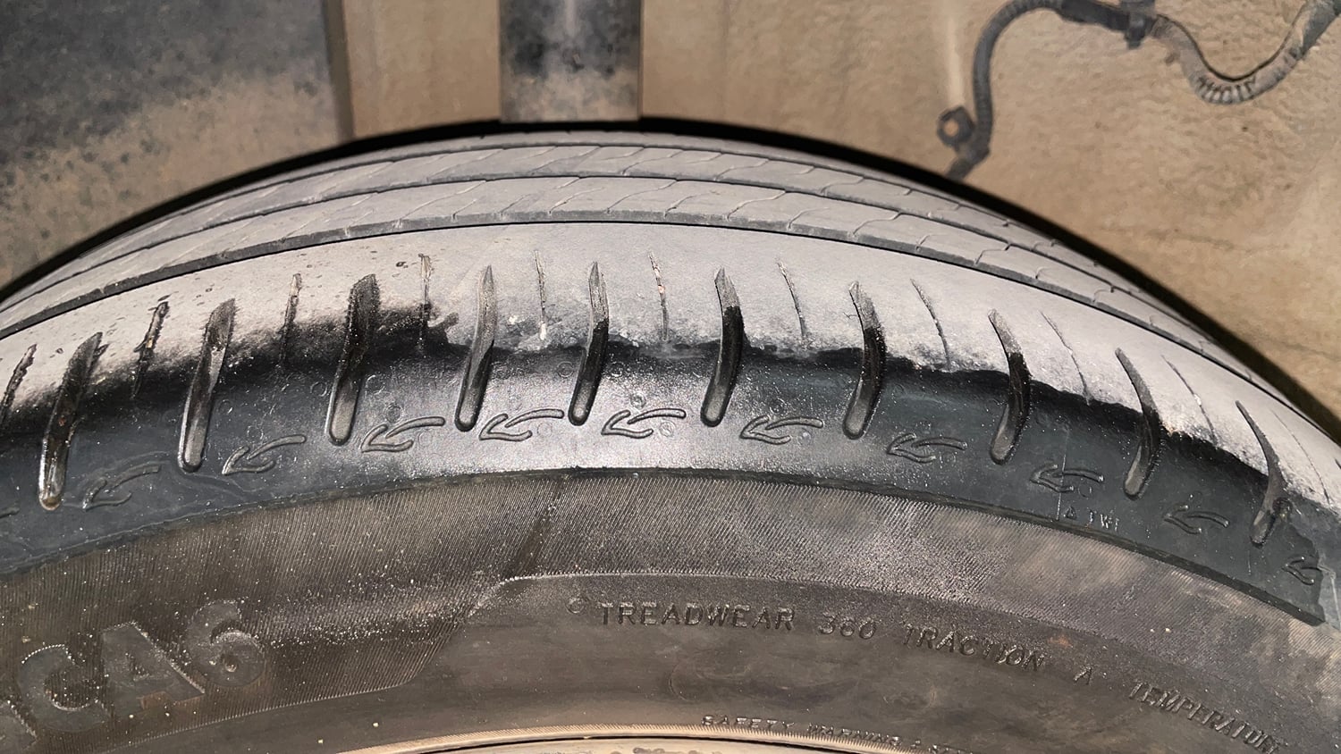 Used 2024 Tata Altroz XM Plus (S) Petrol Manual tyres RIGHT REAR TYRE TREAD VIEW